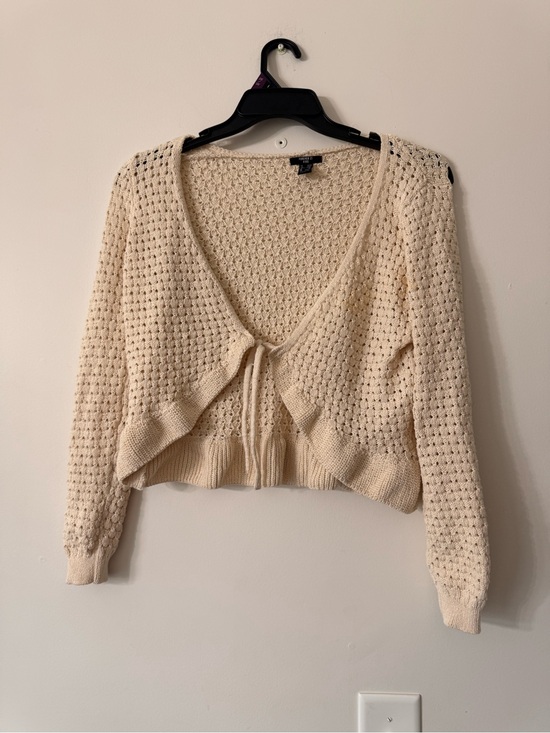 Forever 21 Sweaters - Forever 21 Cream Crochet Tie-Front V-Neck Sweater